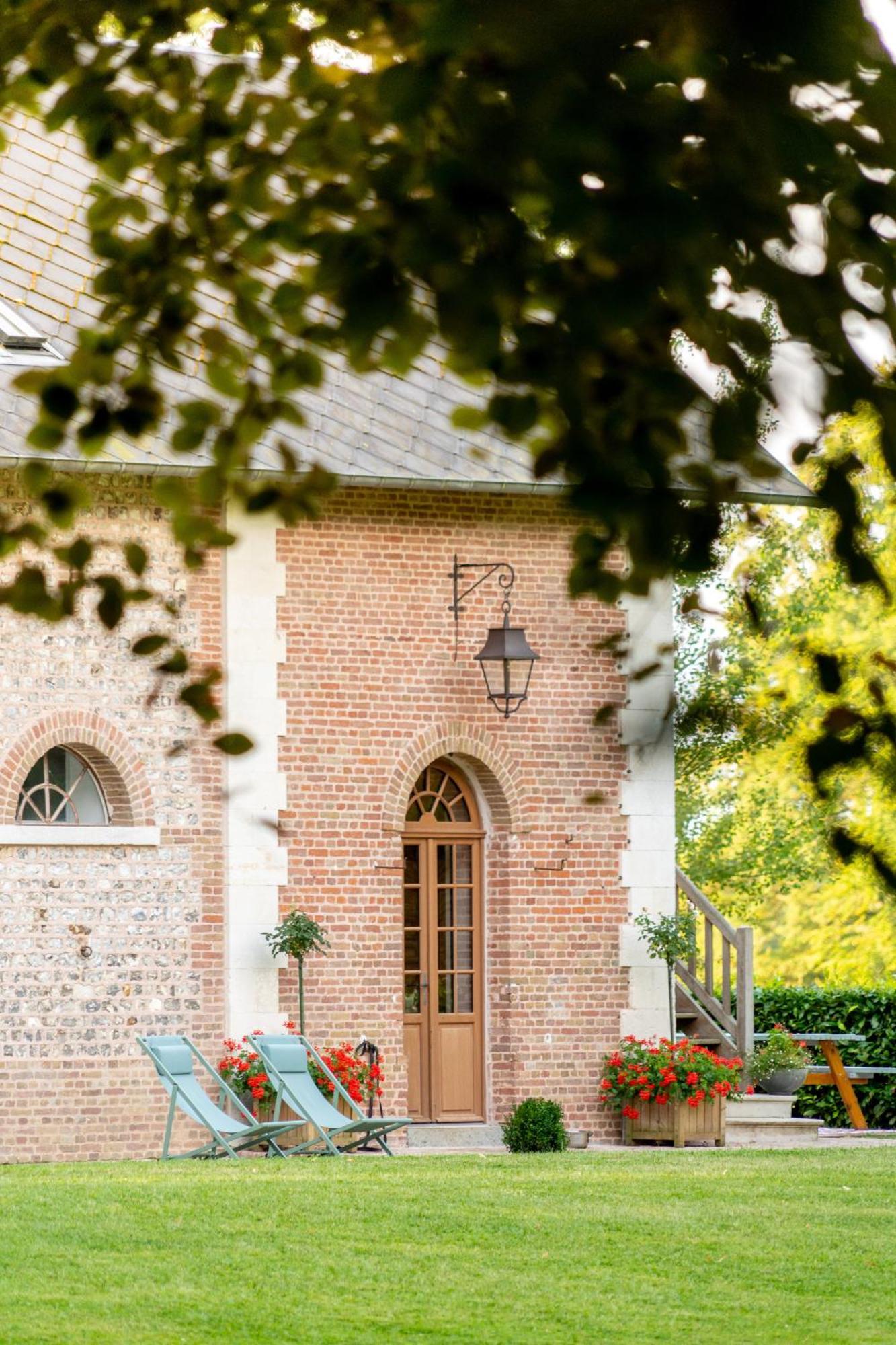 Les Ecuries Du Chateau De Brumare Brestot Exterior foto