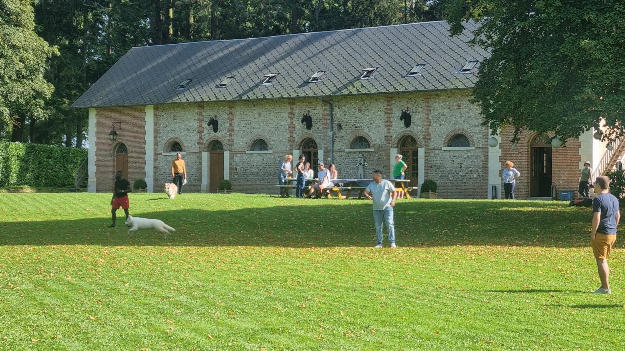 Les Ecuries Du Chateau De Brumare Brestot Exterior foto
